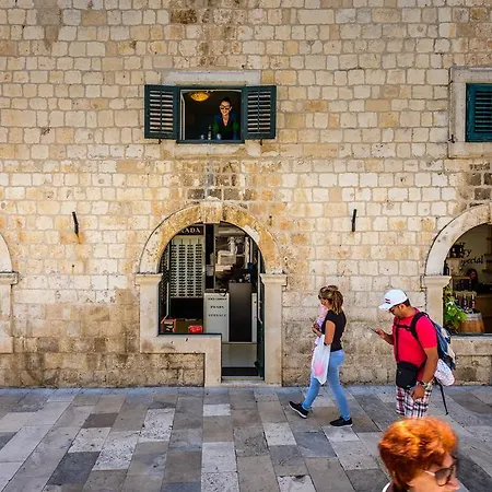 Πανσιόν Stradun View En & 3*